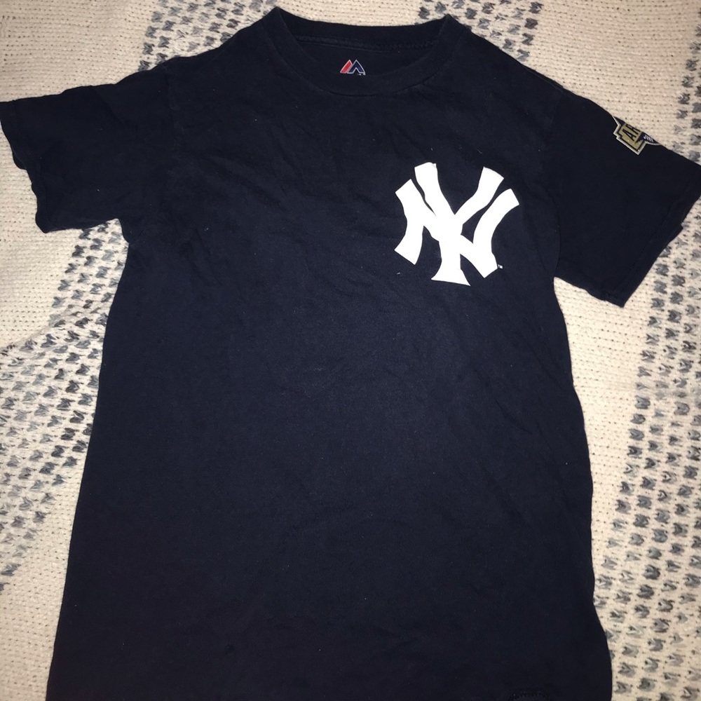 blue yankees teeshirt